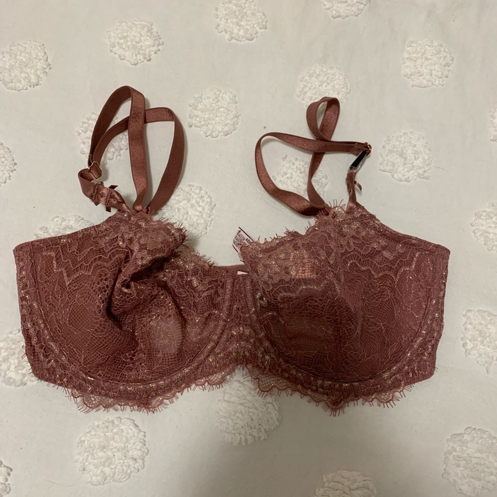 Victoria secret lacy unlined bra - 32DD